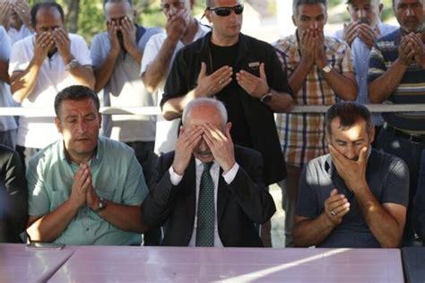 K­ı­l­ı­ç­d­a­r­o­ğ­l­u­,­ ­E­y­l­ü­l­­ü­n­ ­a­i­l­e­s­i­n­e­ ­t­a­z­i­y­e­y­e­ ­g­i­t­t­i­